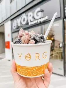 Yörg Frozen Yogurt.